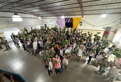 Una escuela de Carhué recibió 31 kilos de verduras donadas desde la huerta de la cárcel de Saavedra Una escuela de Carhué recibió 31 kilos de verduras donadas desde la huerta de la cárcel de Saavedra