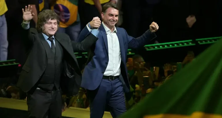 Bolsonaro se autoproclamó “verdadero presidente electo” de Brasil y denunció un «repugnante fraude» Bolsonaro se autoproclamó “verdadero presidente electo” de Brasil y denunció un «repugnante fraude»