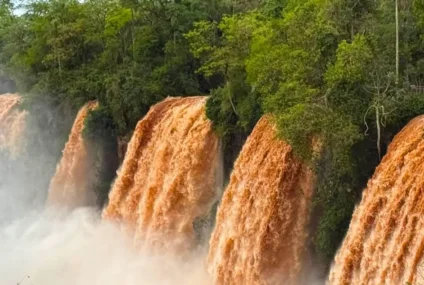 Cataratas: activan el protocolo de seguridad debido a la crecida extraordinaria del río Iguazú Cataratas: activan el protocolo de seguridad debido a la crecida extraordinaria del río Iguazú