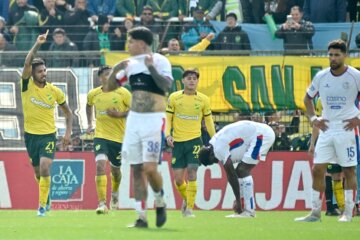 Defensa y Justicia goleó a San Lorenzo y es escolta en la Zona A Defensa y Justicia goleó a San Lorenzo y es escolta en la Zona A