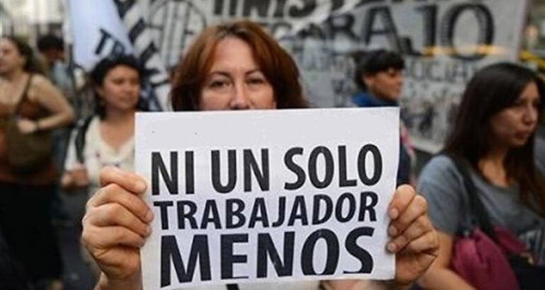 El Gobierno defendió el ajuste de 81.000 puestos de trabajo en el Estado y destacó el ahorro en el Presupuesto El Gobierno defendió el ajuste de 81.000 puestos de trabajo en el Estado y destacó el ahorro en el Presupuesto