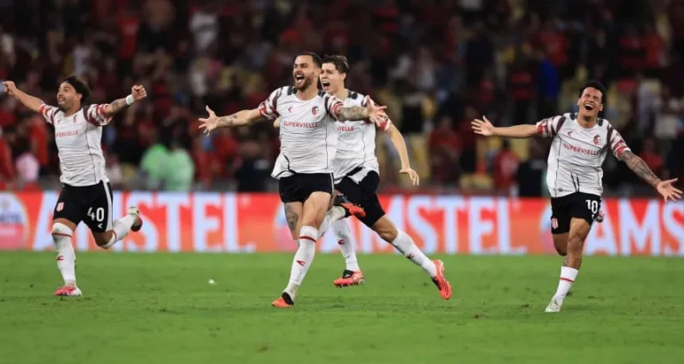 Mística Copera: Estudiantes resistió con uno menos ante Flamengo, lo ganó en los penales en el Maracaná y es finalista de la Libertadores Mística Copera: Estudiantes resistió con uno menos ante Flamengo, lo ganó en los penales en el Maracaná y es finalista de la Libertadores