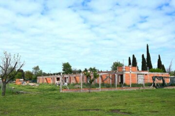 Reclaman preservar el edificio del Jardín 909 de Carhué, mientras continúa paralizada la obra Reclaman preservar el edificio del Jardín 909 de Carhué, mientras continúa paralizada la obra