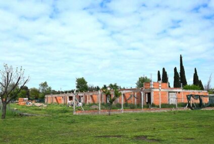 Reclaman preservar el edificio del Jardín 909 de Carhué, mientras continúa paralizada la obra Reclaman preservar el edificio del Jardín 909 de Carhué, mientras continúa paralizada la obra