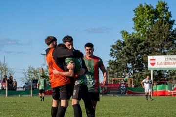 Independiente de Rivera goleó a Deportivo Argentino y se clasificó a los octavos de final Independiente de Rivera goleó a Deportivo Argentino y se clasificó a los octavos de final