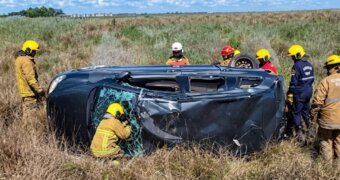 Un automóvil con tres ocupantes volcó en la Ruta 60, cerca de Rivera Un automóvil con tres ocupantes volcó en la Ruta 60, cerca de Rivera