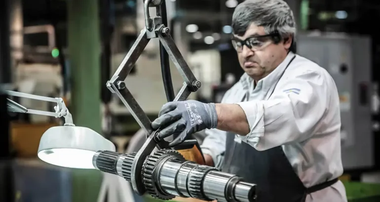 Las pymes industriales acumulan 14 trimestres de caída y una de cada siete enfrenta embargos Las pymes industriales acumulan 14 trimestres de caída y una de cada siete enfrenta embargos