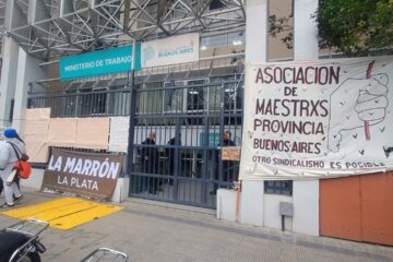 Provincia cerró un aumento del 6% con los estatales mientras que docentes analizan una respuesta Provincia cerró un aumento del 6% con los estatales mientras que docentes analizan una respuesta