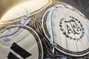 Con un homenaje a Messi y Maradona, el Superclásico se jugará con una pelota especial Con un homenaje a Messi y Maradona, el Superclásico se jugará con una pelota especial
