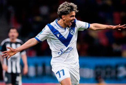 Vélez goleó a Central Córdoba y sigue en la pelea de la tabla anual Vélez goleó a Central Córdoba y sigue en la pelea de la tabla anual