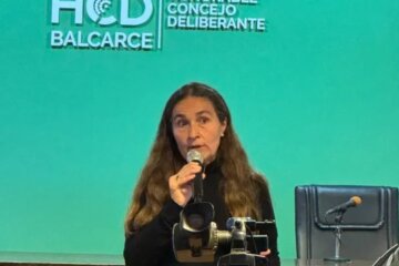 Virginia Aparicio presentó resultados alarmantes sobre plaguicidas en el sudeste bonaerense y el INTA salió a despegarse Virginia Aparicio presentó resultados alarmantes sobre plaguicidas en el sudeste bonaerense y el INTA salió a despegarse