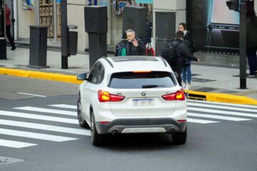 La Provincia modificó la ley de tránsito y precisó quién tiene prioridad al cruzar una esquina La Provincia modificó la ley de tránsito y precisó quién tiene prioridad al cruzar una esquina